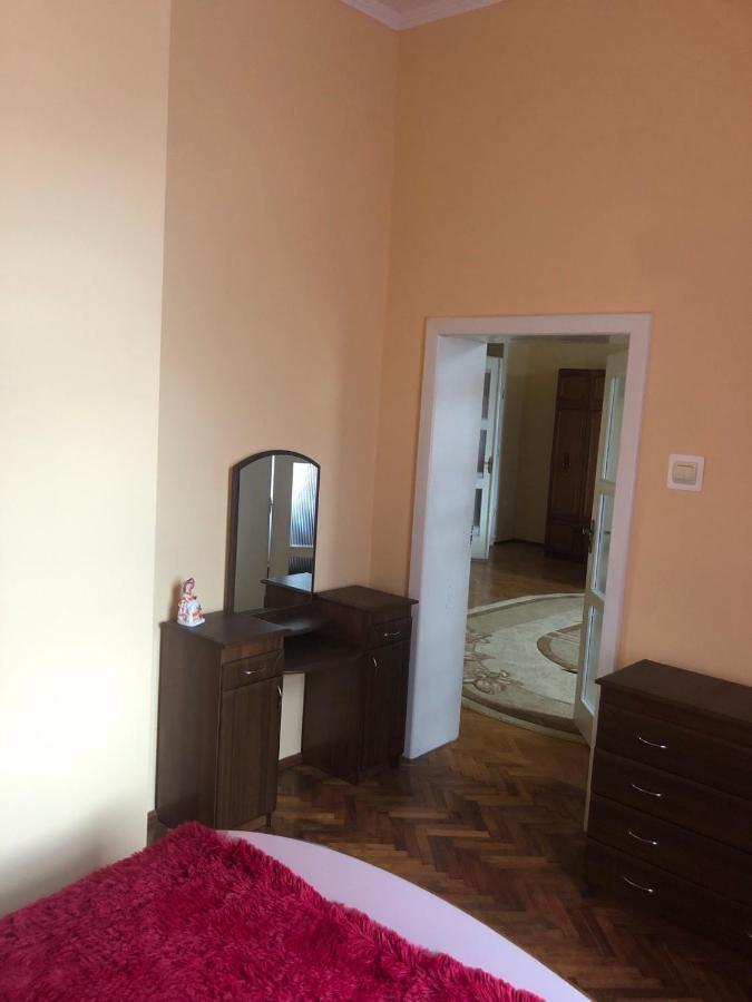 Old Town Flat Mukacheve Ngoại thất bức ảnh